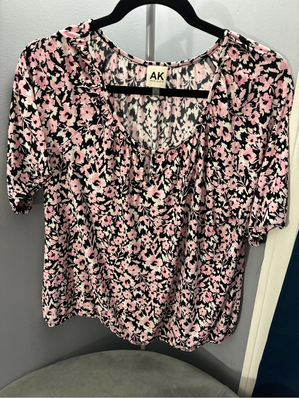 Anne Klein Pink and Black Floral Short Sleeve Blouse